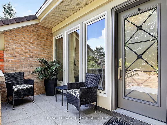 3rd image of 15 Kintail Ct