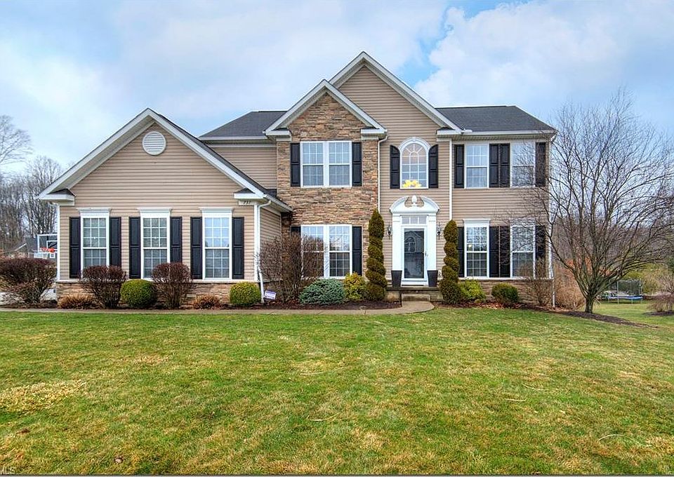 1st image of 737 Lauren Ln
