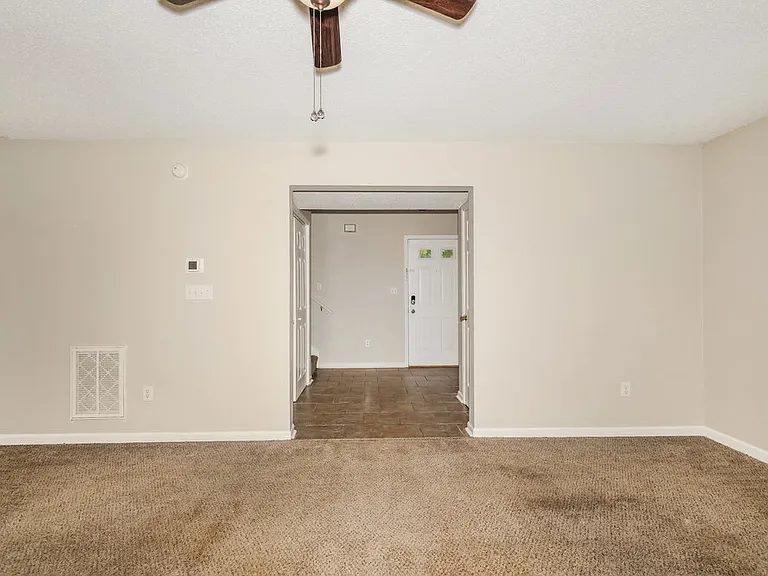 11960 Locus Ln — Photo 7