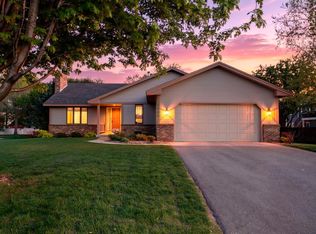1286 Limestone Dr S, Shakopee, MN 55379