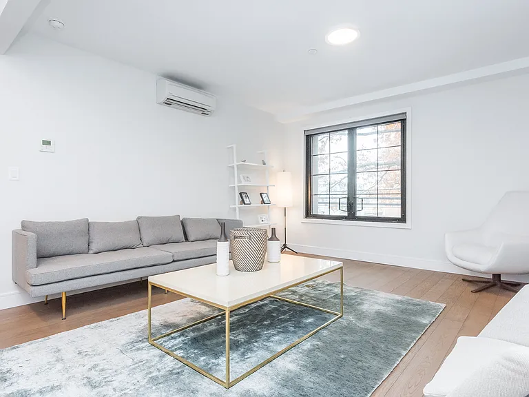 4005 Crescent St #3G — Photo 5