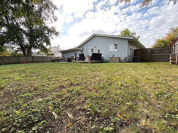 4th image of 103 N Hilton Dr