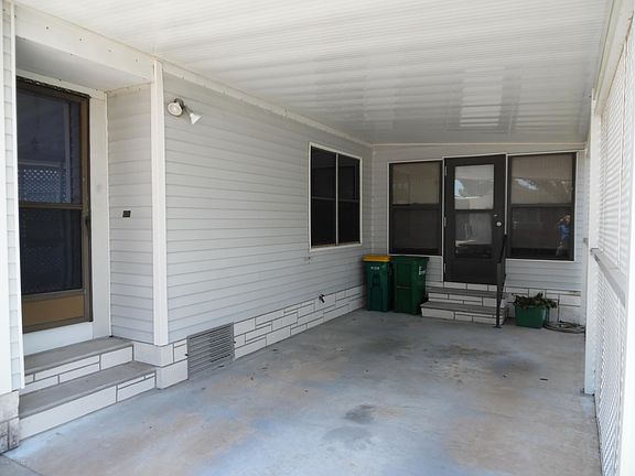 4th image of 577 Dolphin Cir