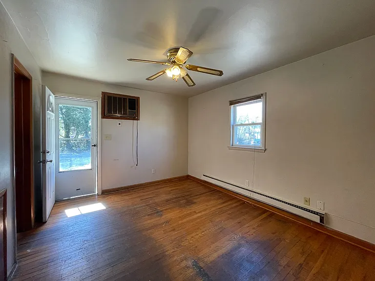 519-521 E Broad St — Photo 13