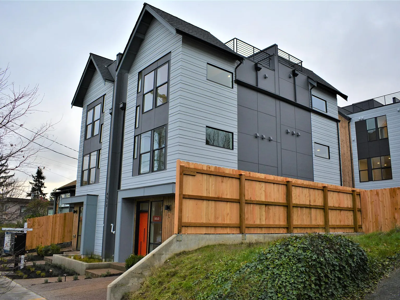 2 bed, 969 sqft, $3,595 — Photo 1