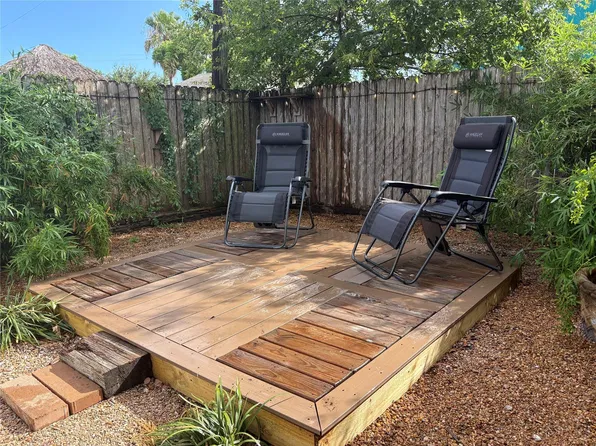 5325 Avenue R 1/2 #B, Galveston, TX 77551