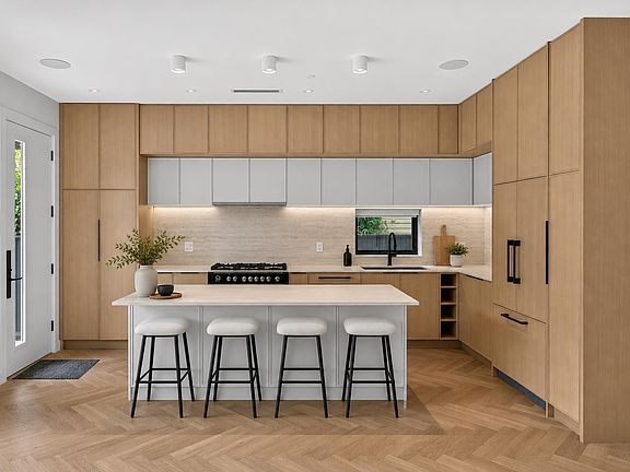 3rd image of 58 E 40th Ave #2