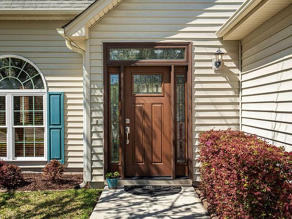 5th image of 733 Ginglis Way