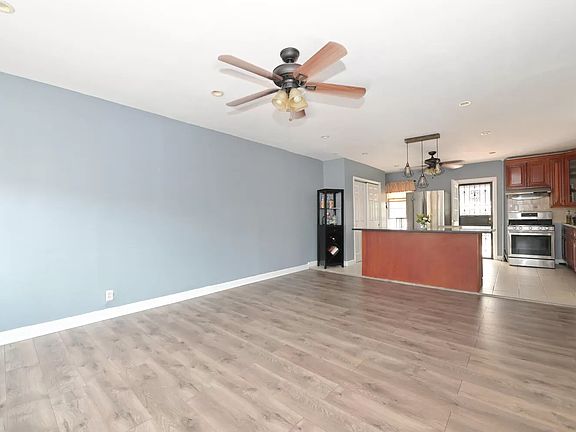 5th image of 2143 24th St