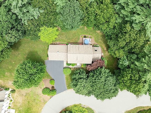 5th image of 25 Evergreen Dr