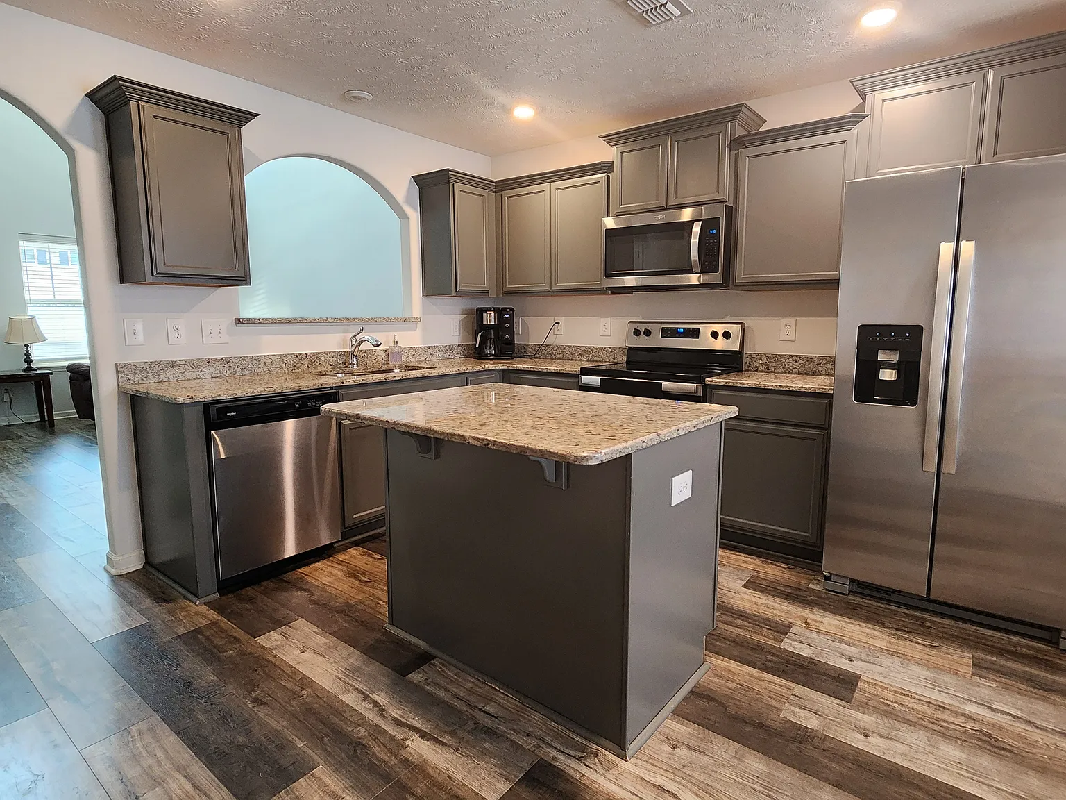 3 bed, 1616 sqft, $2,300 — Photo 2