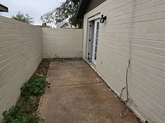 3rd image of 814 W Malibu Dr