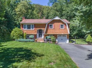 22 Paderewski Rd, Oak Ridge, NJ 07438