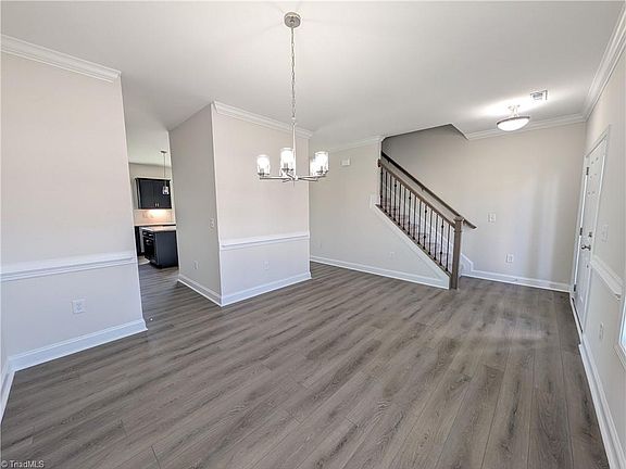 2nd image of 1323 Dandridge Dr