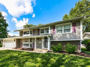 242 Trowbridge Rd, Elk Grove Village, IL 60007