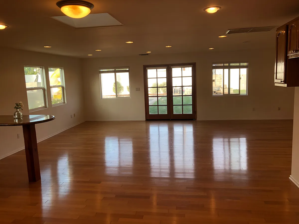 Building Photo - 4635 Lindblade Dr #B
