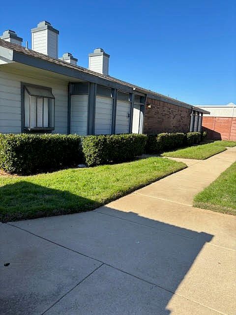 1st image of 640 Bellaire Dr APT B