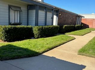 640 Bellaire Dr APT B, Hurst, TX 76053