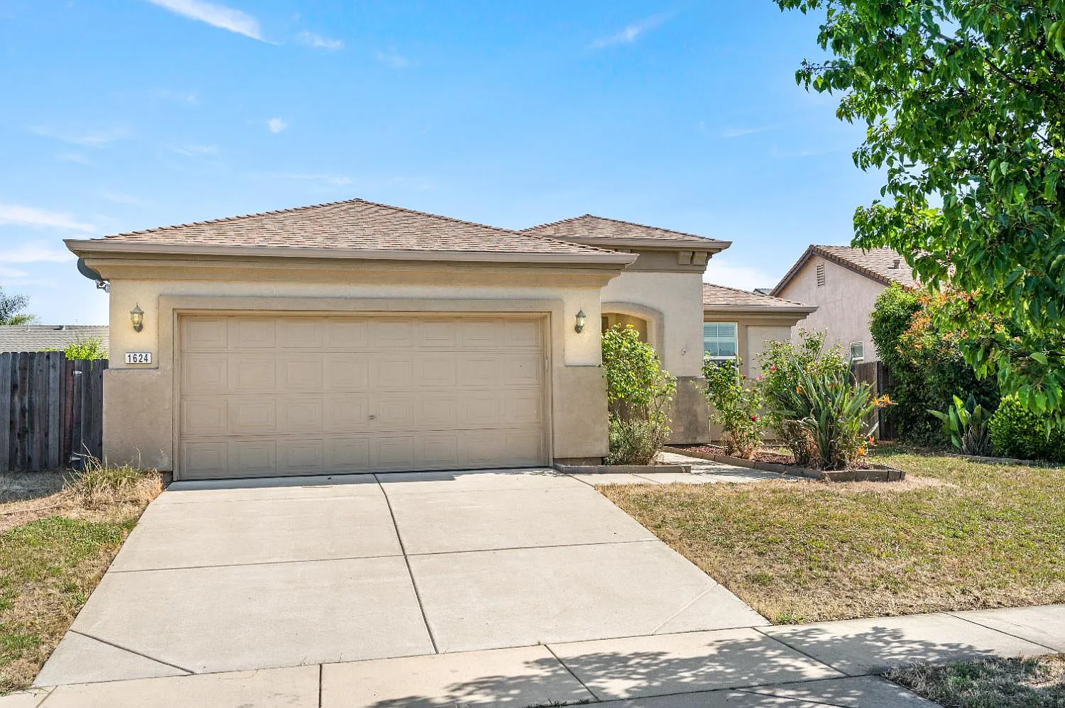 1624 Chateau Dr photo 1