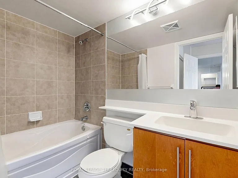 310 Burnhamthorpe Rd W #2810 — Photo 38