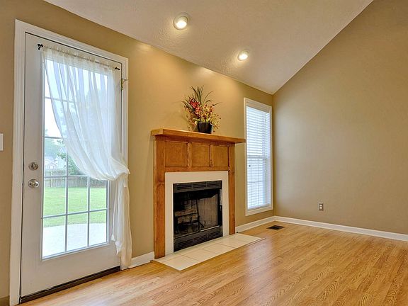 5th image of 3880 Gaine Dr
