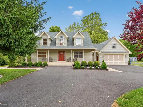 95 10th St, Marlton, NJ 08053