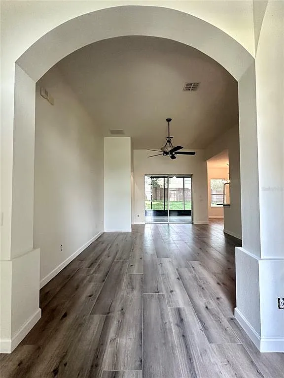 3 bed, 2.0 bath, 1981 sqft, $3,500 — Photo 3