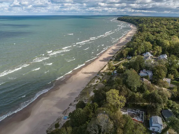 15822 Lakeshore Rd, Union Pier, MI 49129