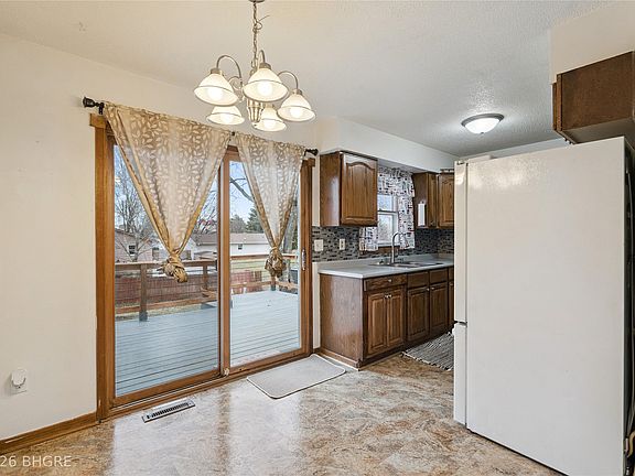 5th image of 2307 3rd St SW