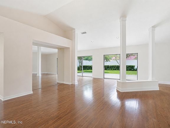 5th image of 4018 CORRIENTES Court
