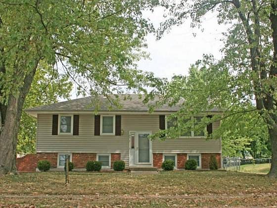 1st image of 402 SW Glendana Dr