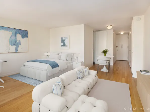 330 East 33rd Street 8F image 2 of 11