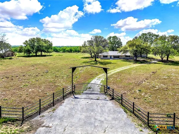 1212 County Road 337, La Vernia, TX 78121