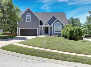 6349 Lakecrest Dr, Shawnee, KS 66218