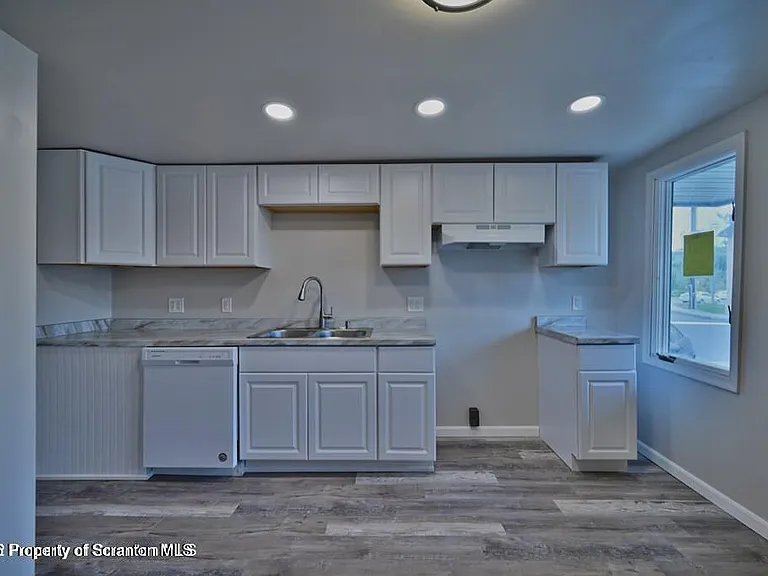 200 Center St — Photo 5