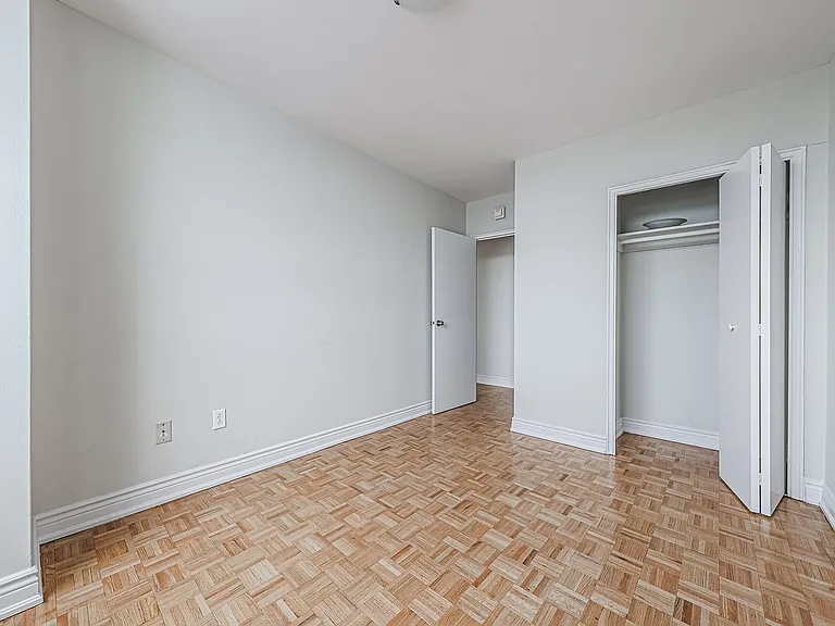 1440 Lawrence Ave W — Photo 14