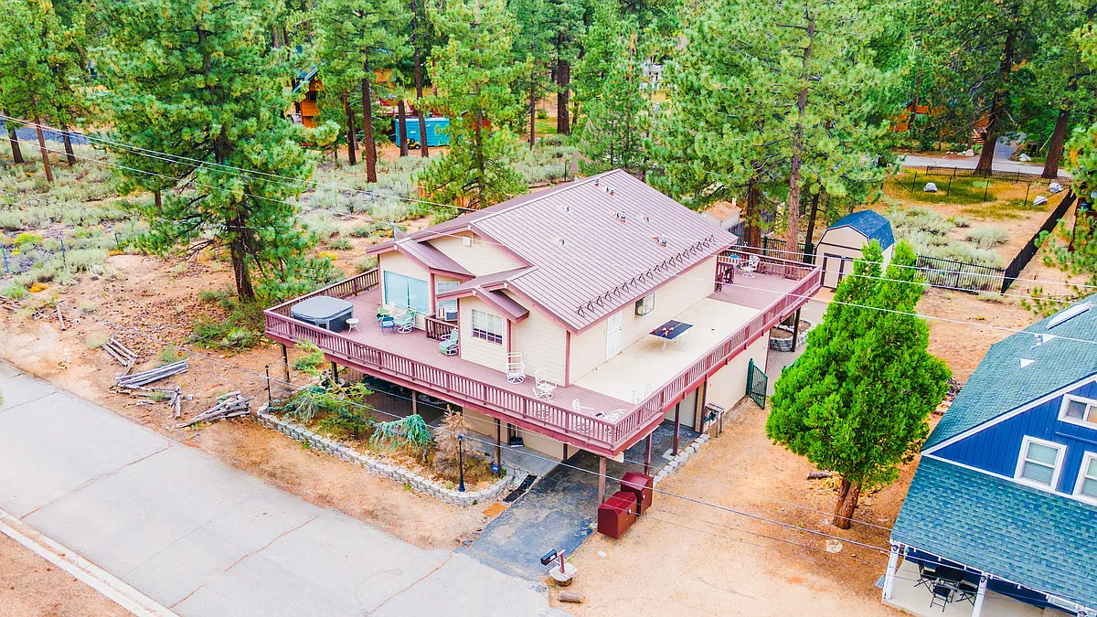 Your Tahoe Paradise - walking distance to Heavenly Gondola Ski Lift, the lake beach, & Casinos/Concerts/Edgewood Gold Course/Tahoe Convention Center - 4019 Blackrock Rd