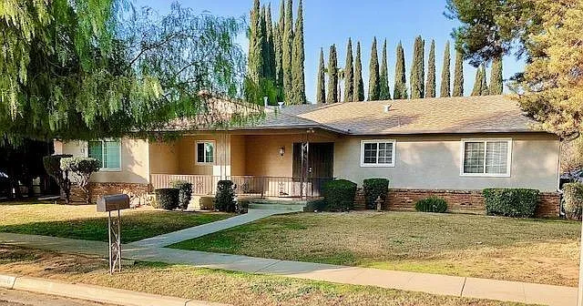 2020 W Paul Ave photo 1