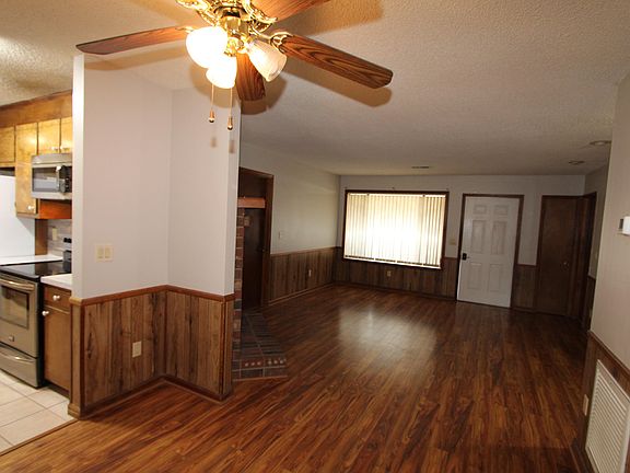 3rd image of 218 Braly Dr