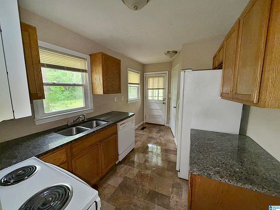 5th image of 825 Meadowbrook Dr
