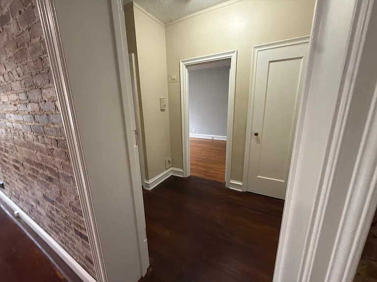 330 Laurel St #214 — Photo 4