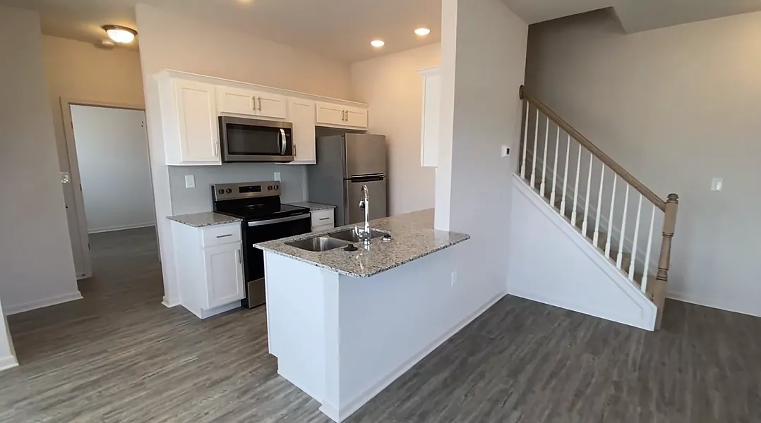 3 bed, 100 sqft, $2,055 — Photo 3