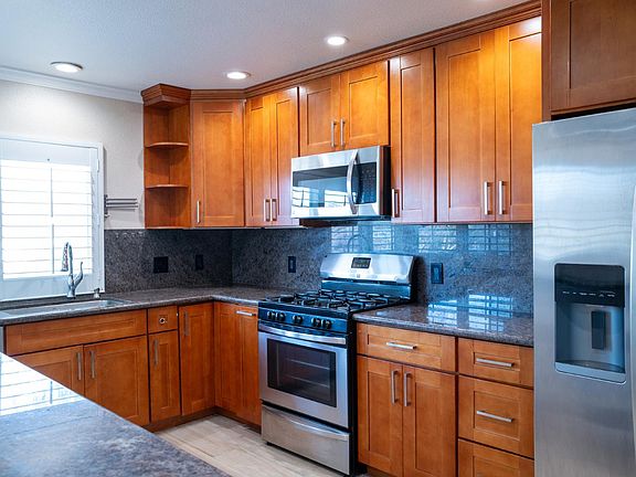 4th image of 2134 Galveston Ave Unit B