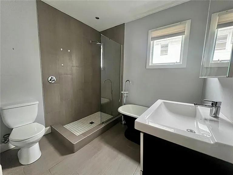 220 Summit Ave #2 — Photo 11