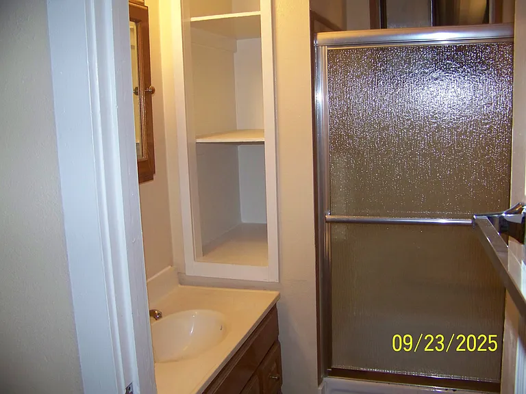 280 W B St — Photo 4