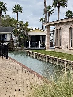 2nd image of 5 Resaca Dr