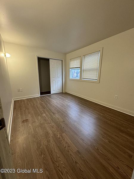 4th image of 427 Duane Avenue