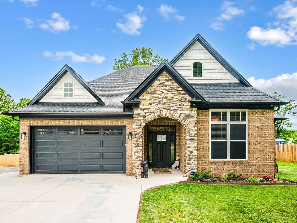 1st image of 103 Phillips Cir