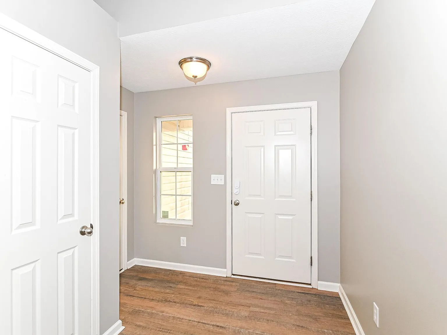 3 bed, 1254 sqft, $1,900 — Photo 4