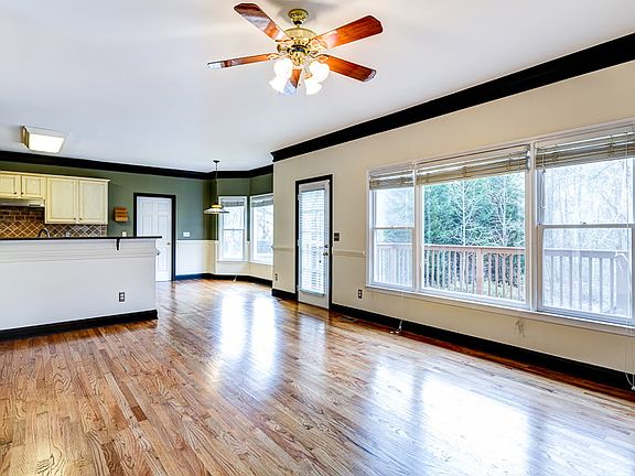 4th image of 1599 Brentwood Dr